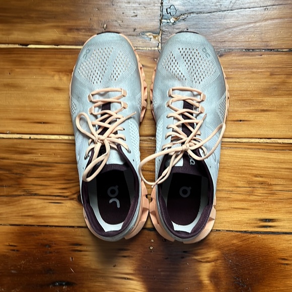 Gently used onclouds! - Picture 2 of 3